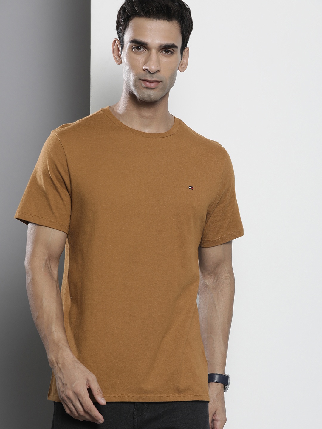 

Tommy Hilfiger Men Solid Pure Cotton T-shirt, Brown