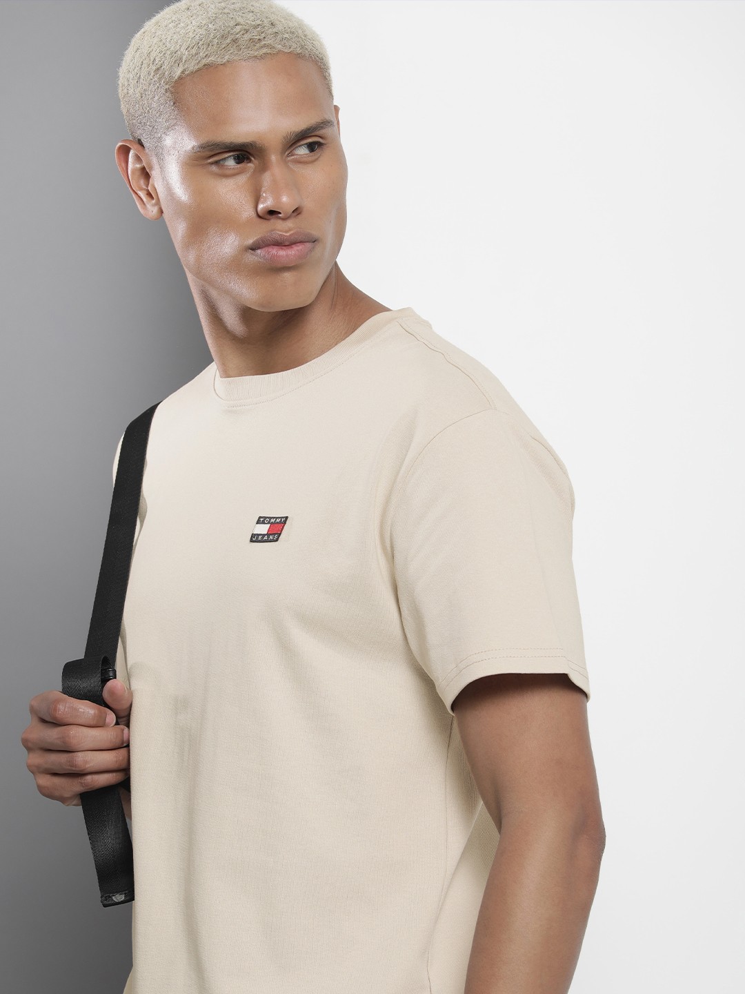 

Tommy Hilfiger Men Pure Cotton Applique T-shirt, Beige