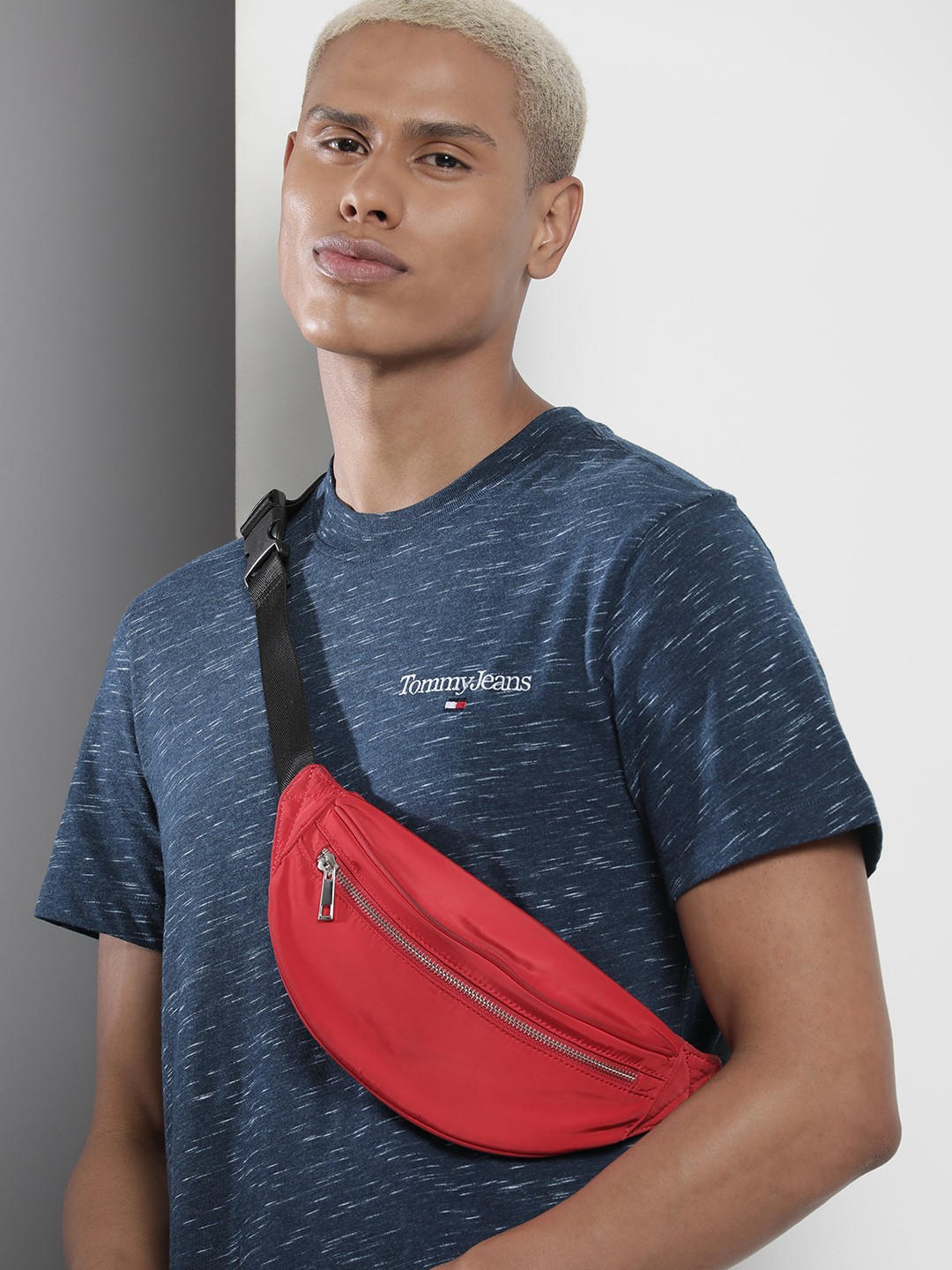 

Tommy Hilfiger Men Brand Logo Embroidered T-shirt, Navy blue
