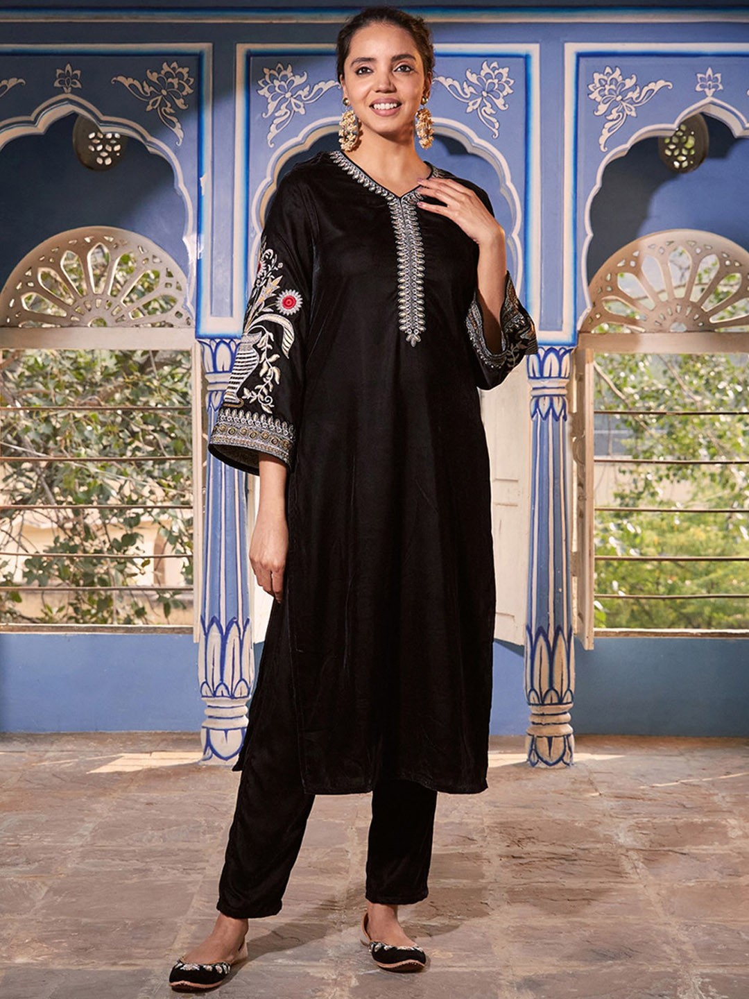 

Rustorange Women Floral Yoke Design Velvet Kurta, Black