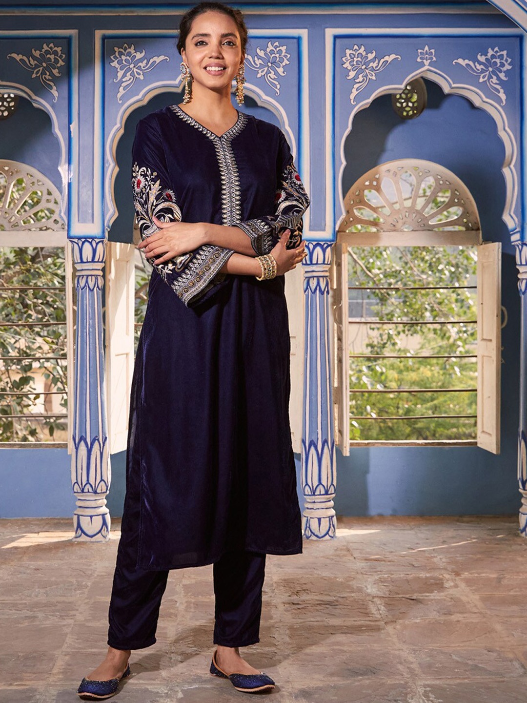 

Rustorange Women Floral Embroidered Flared Sleeves Velvet Kurta, Blue