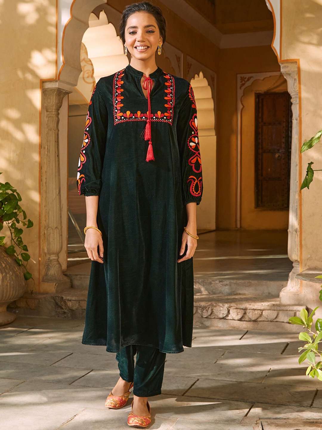 

Rustorange Women Floral Yoke Design Thread Work Floral Velvet Kurta, Green