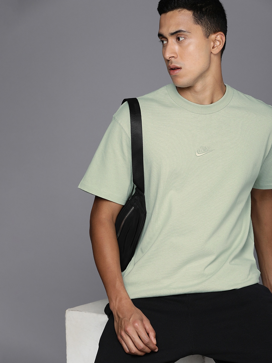 

Nike Brand Logo Pure Cotton PREM ESSNTL SUST T-shirt, Olive