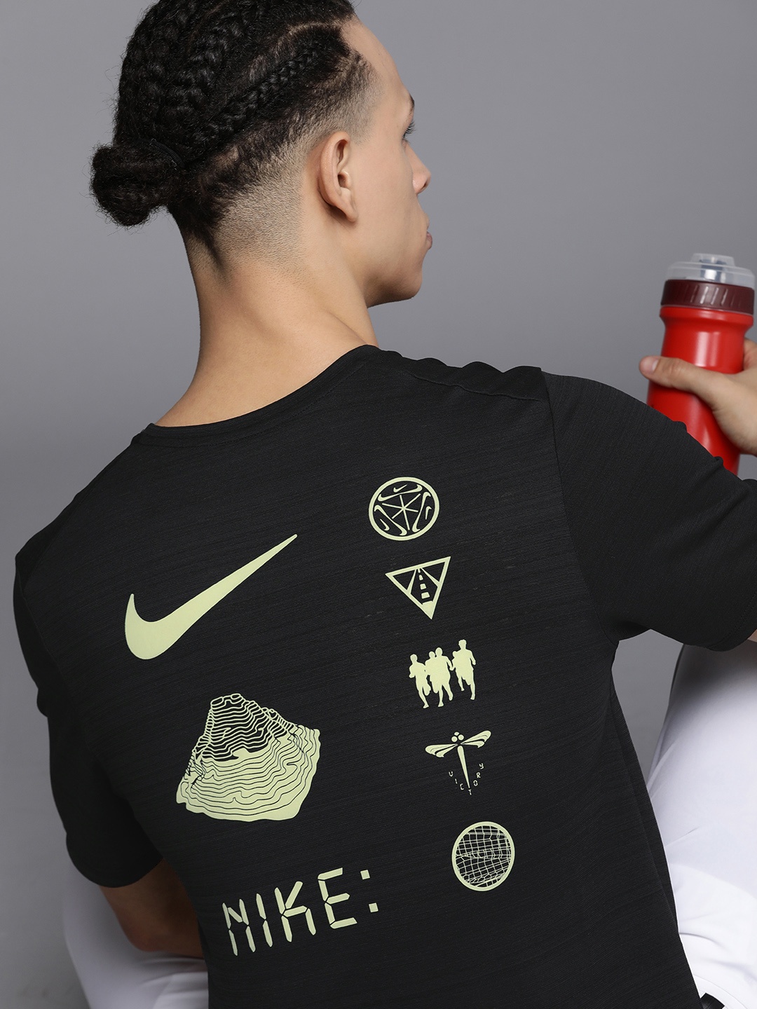 

Nike Graphic Printed Dri-FIT MILER TOP SS HKNE Running T-shirt, Black