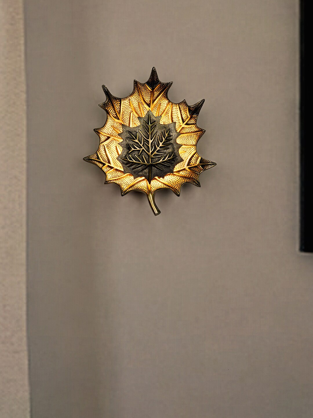 

Fos Lighting Black & Gold-Toned Maple Leaf Textured Wall Lamp With 12Watt LED Light