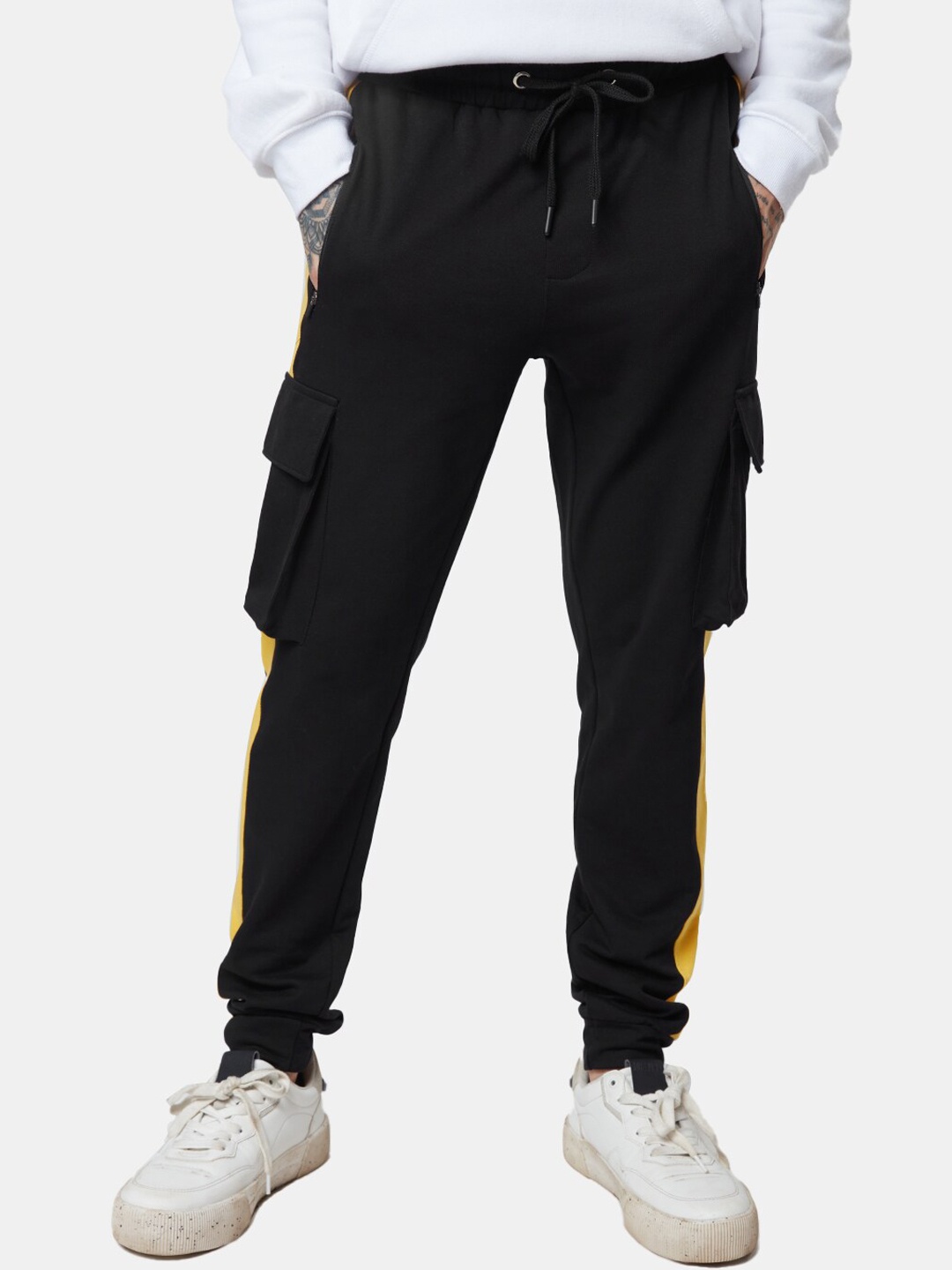 

The Souled Store Men Batman Classic Logo Detail Printed Mid-Rise Cotton Cargo Joggers, Black