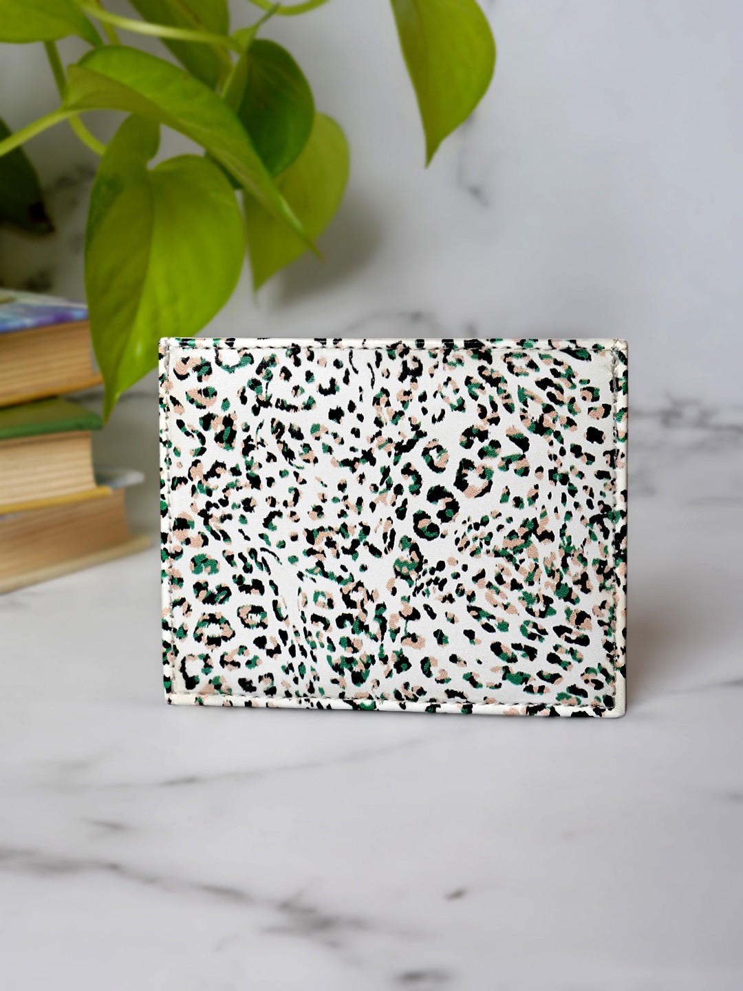 

THREADCURRY Unisex Animal Printed Card Holder, Off white