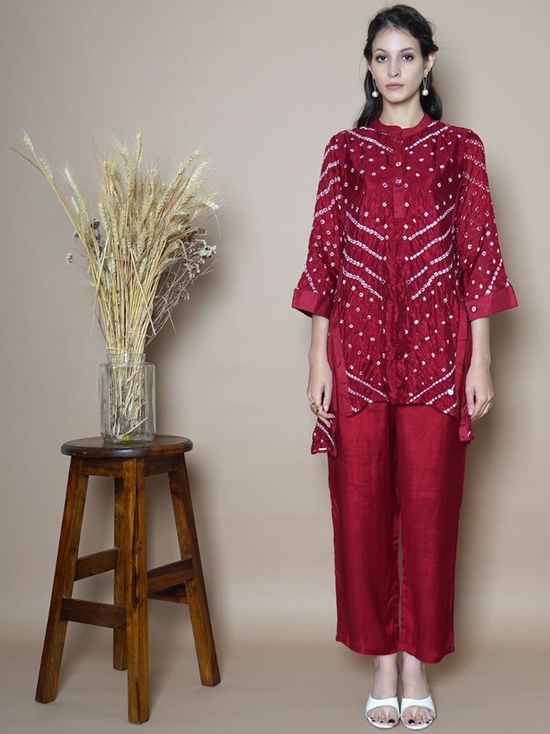 

AUTUMN LANE Bandhani Printed Straight Kurti with Trousers, Maroon