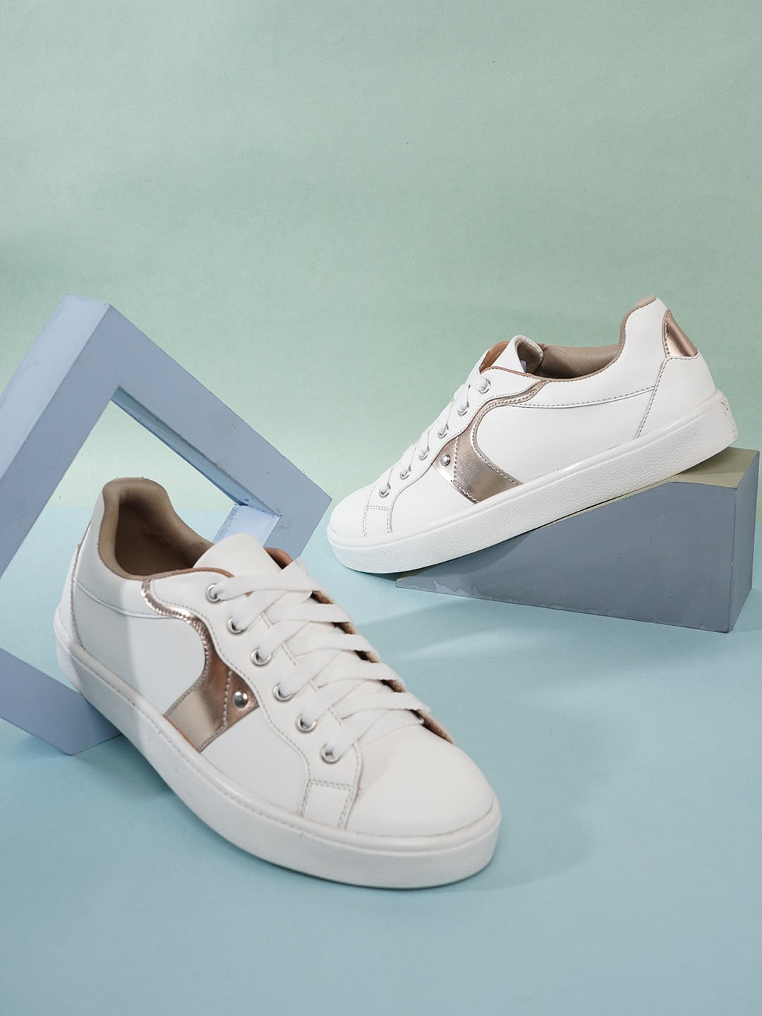 

Carlton London sports Women Colourblocked Sneakers, White