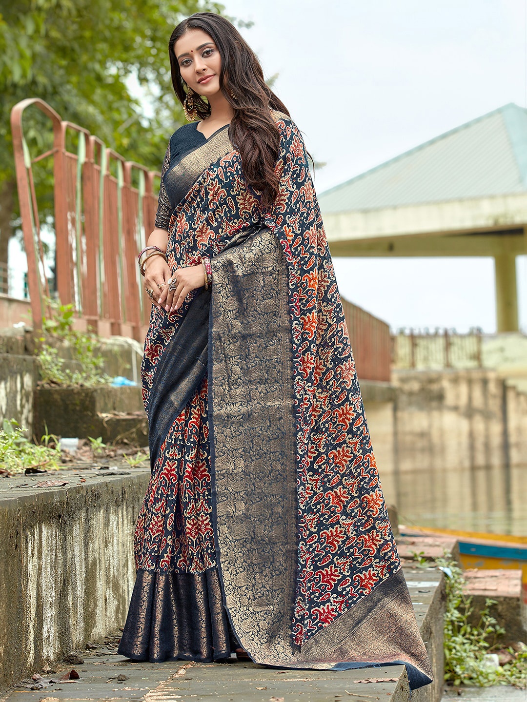 

Saree mall Ethnic Motifs Zari Sungudi Saree With Blouse Piece, Teal