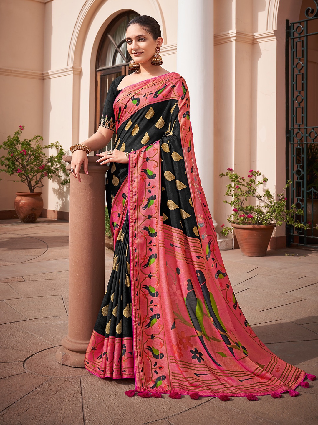 

Saree mall Ethnic Motifs Printed Bagru Saree, Black