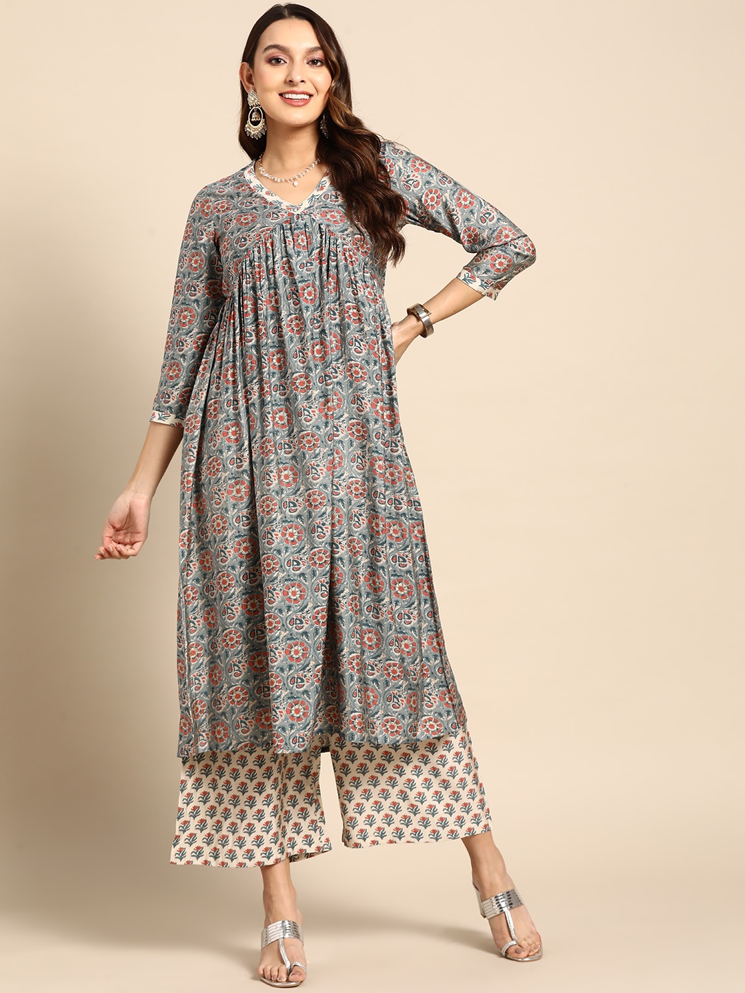 

Sangria Women Grey Floral Printed Empire Kurta with Trousers