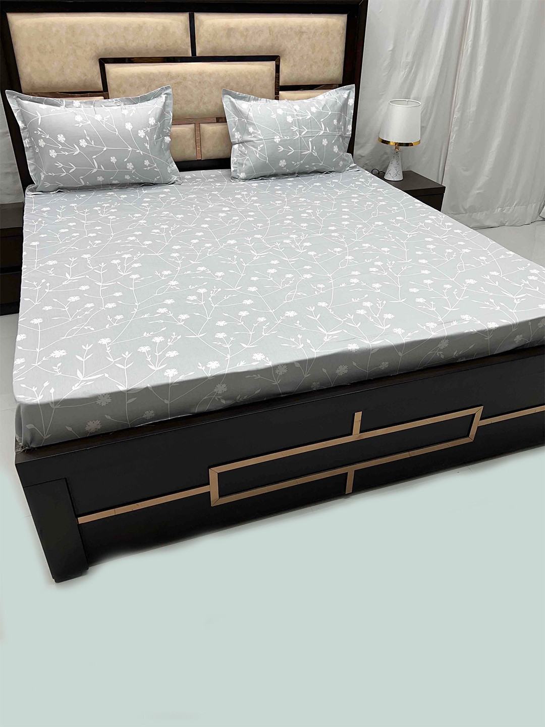 

Pure Decor Velar Grey & White Floral 400 TC King Cotton Flat Bedsheet with 2 Pillow Covers