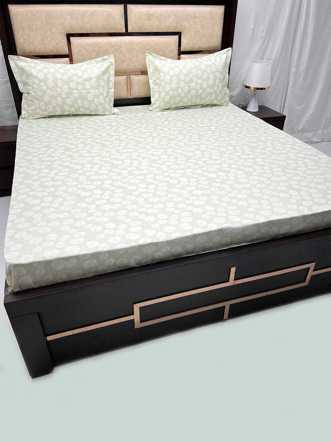 

Pure Decor Velar Green & White 400 TC King Cotton Flat Bedsheet with 2 Pillow Covers