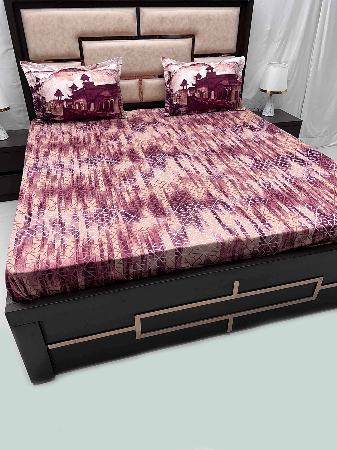 

Pure Decor Maroon & White Geometric 400 TC King Bedsheet with 2 Pillow Covers