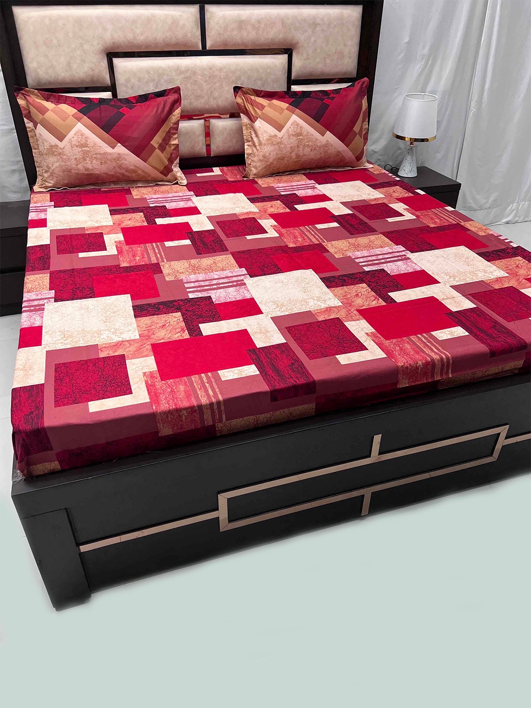 

Pure Decor Maroon & Cream Geometric 400 TC King Bedsheet with 2 Pillow Covers