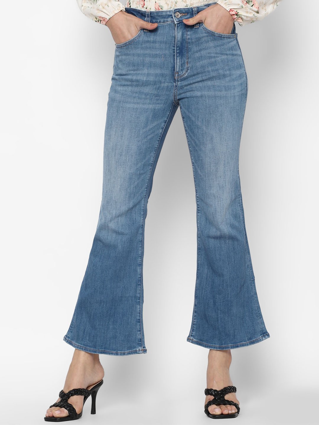 

AMERICAN EAGLE OUTFITTERS Women High-Rise Light Fade Jeans, Blue