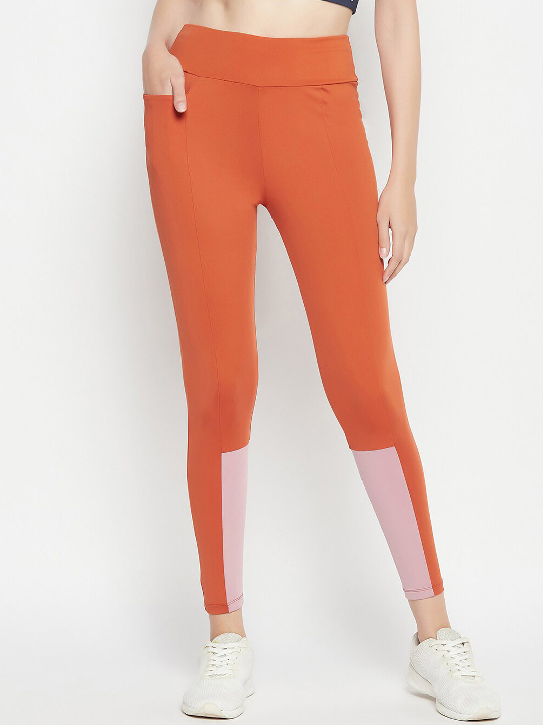 

Clovia Women Colorblocked High Rise Snug-Fit Rapid Dry Tights, Orange