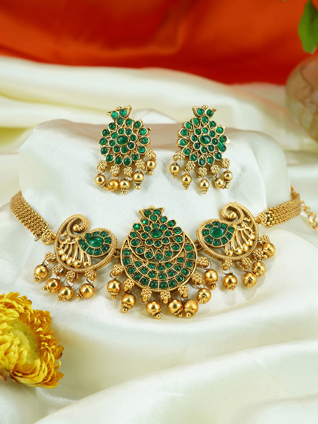 

GRIIHAM Gold-Plated AD-Studded Choker Jewellery Set