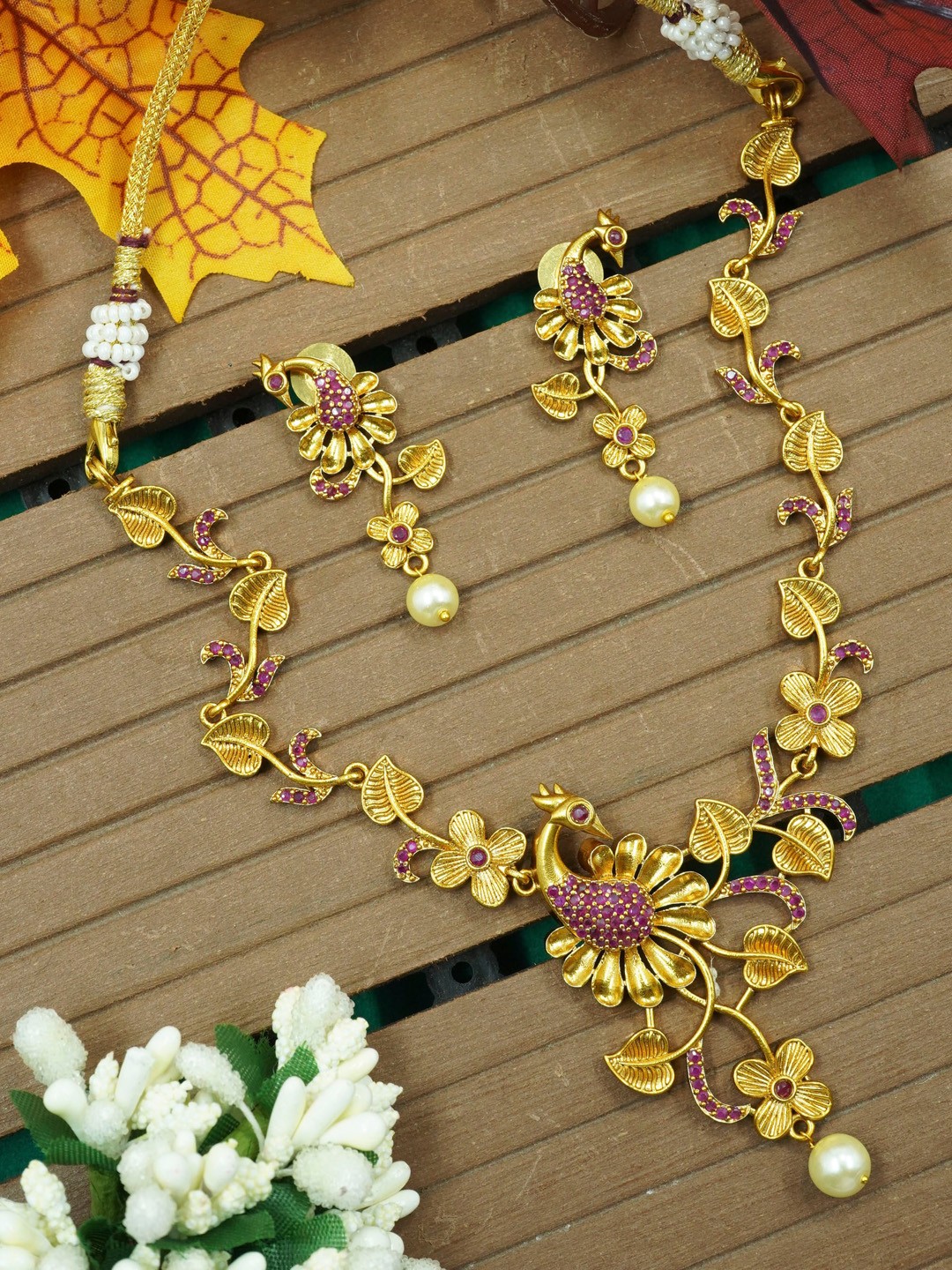 

GRIIHAM Gold-Plated Stone-Stunned & Pearl Beaded Jewellery Set