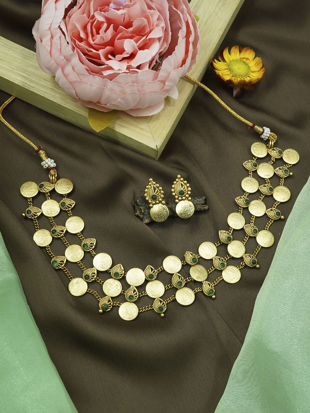 

GRIIHAM Gold-Plated Stone-Studded Jewellery Set