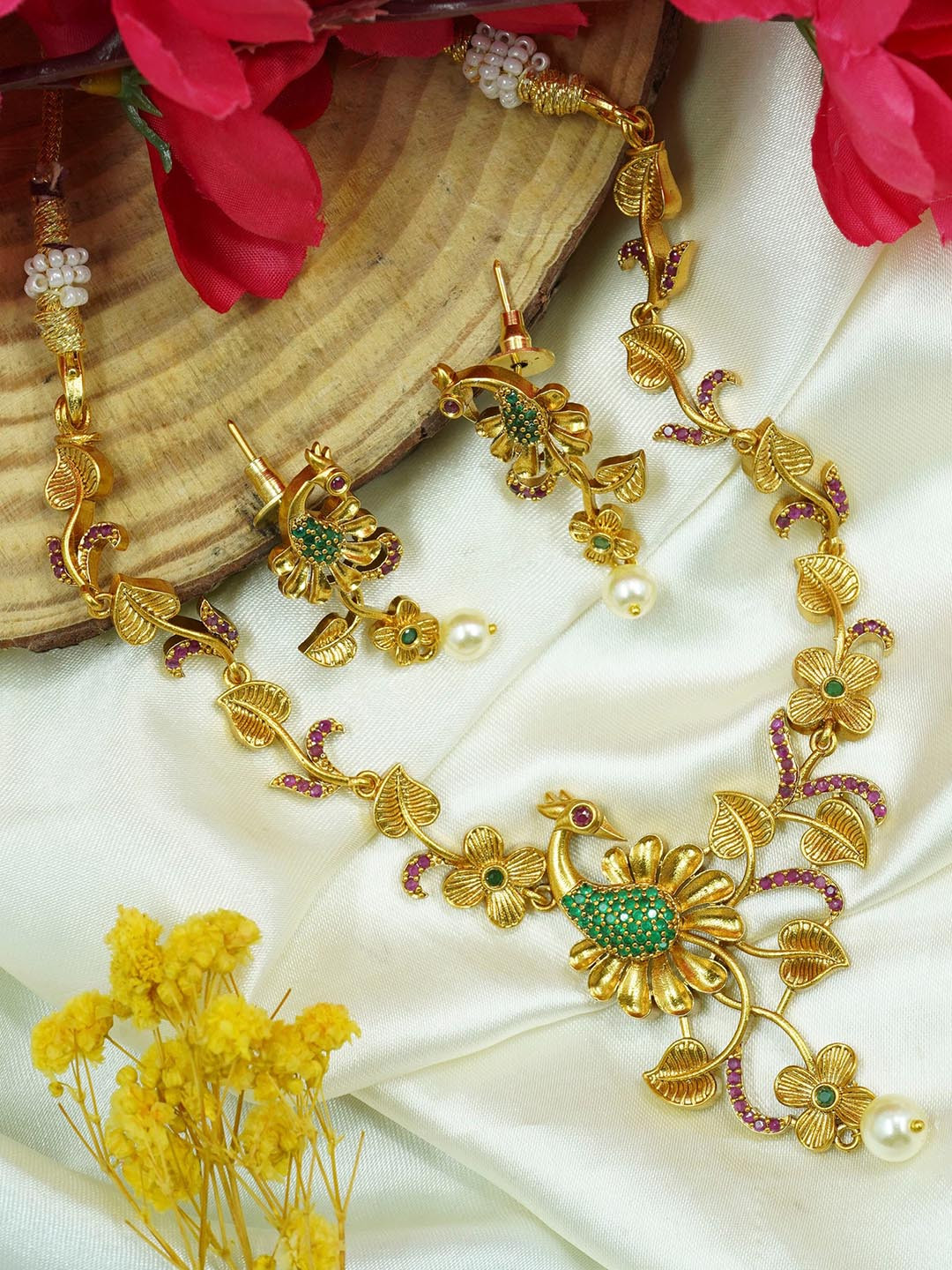 

GRIIHAM Gold-Plated Stone-Studded & Pearl Beaded Jewellery Set