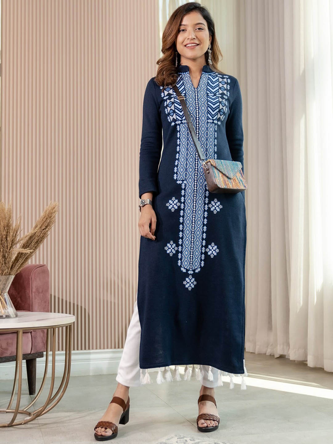 

Rustorange Women Ethnic Motifs Printed Indie Prints Acrylic Kurta, Navy blue