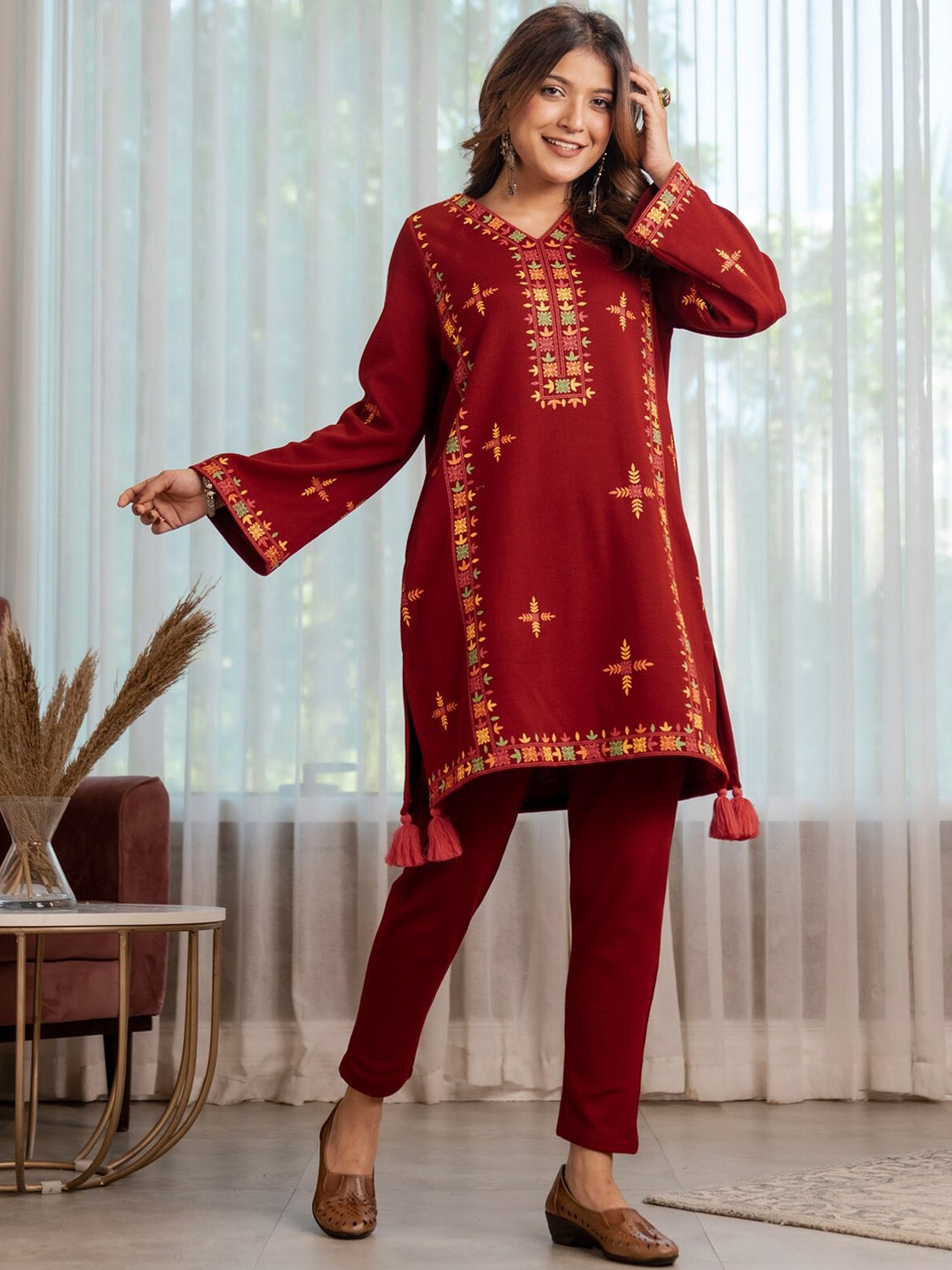 

Rustorange Women Floral Printed Acrylic Kurta With Tassel Detailing, Maroon