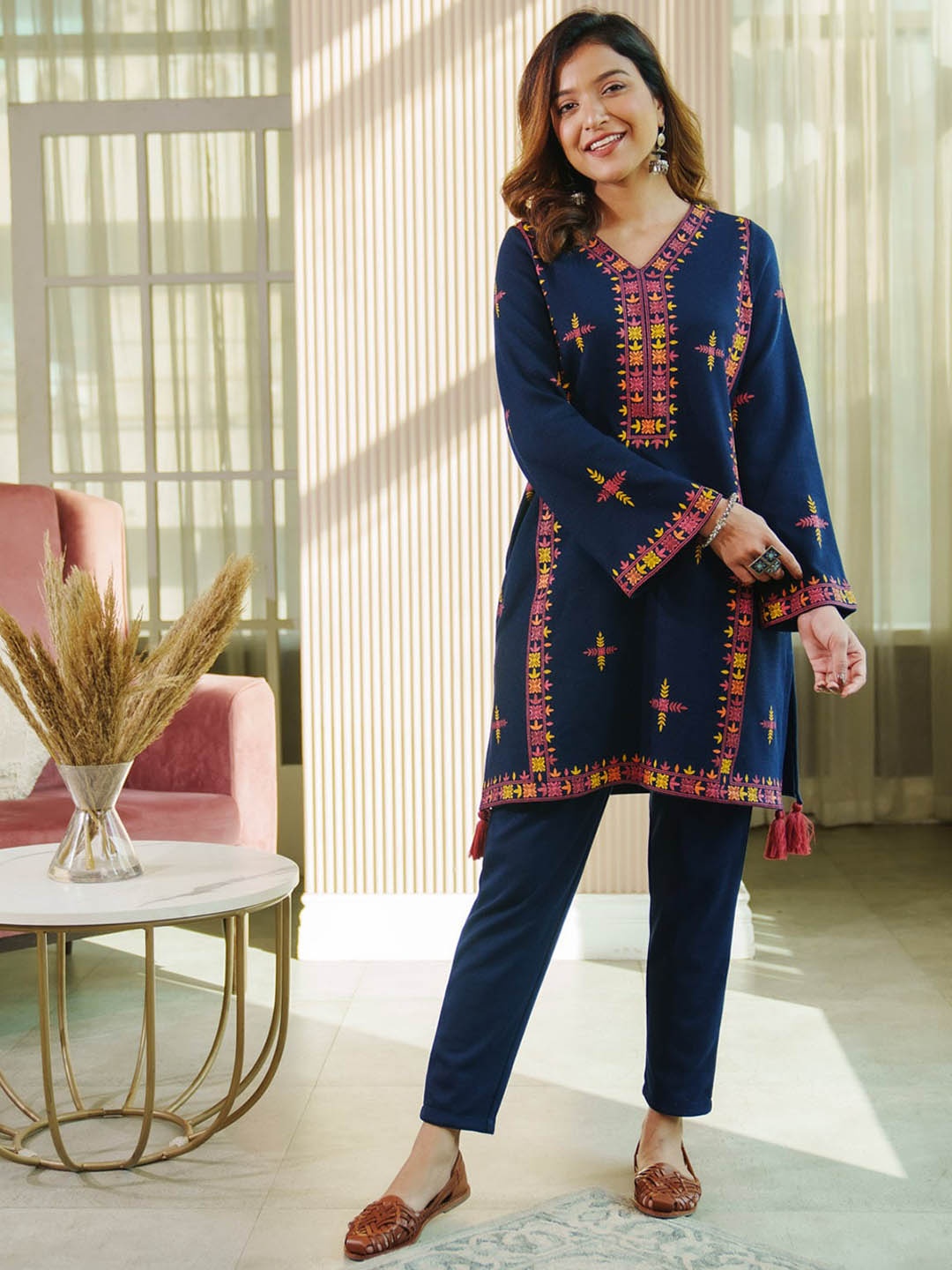 

Rustorange Women Floral Printed Acrylic Kurta With Tassel Detailing, Navy blue