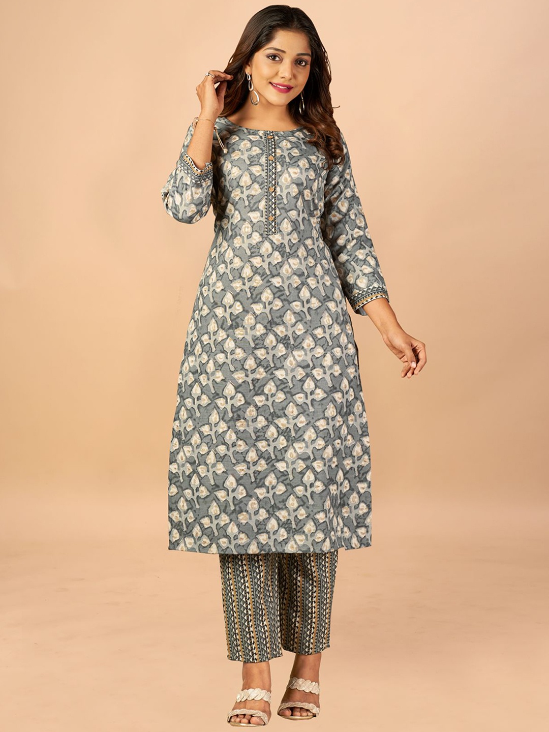 

KALINI Women Floral Printed Round Neck Kurta with Trousers, Grey