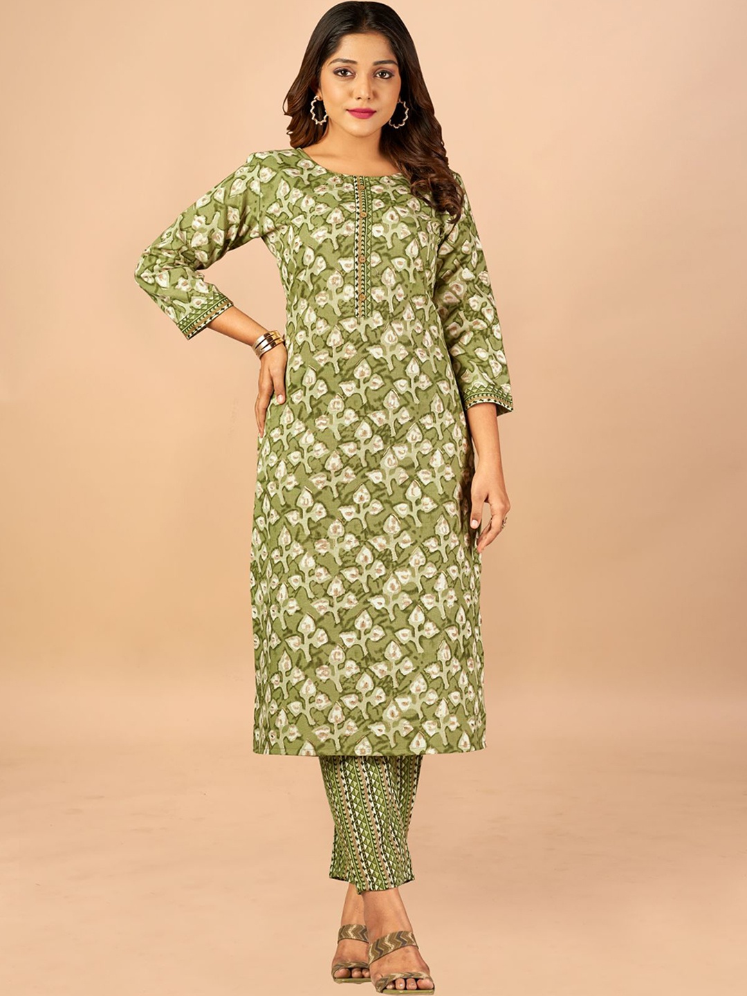 

KALINI Women Floral Printed Kurta with Trousers, Green