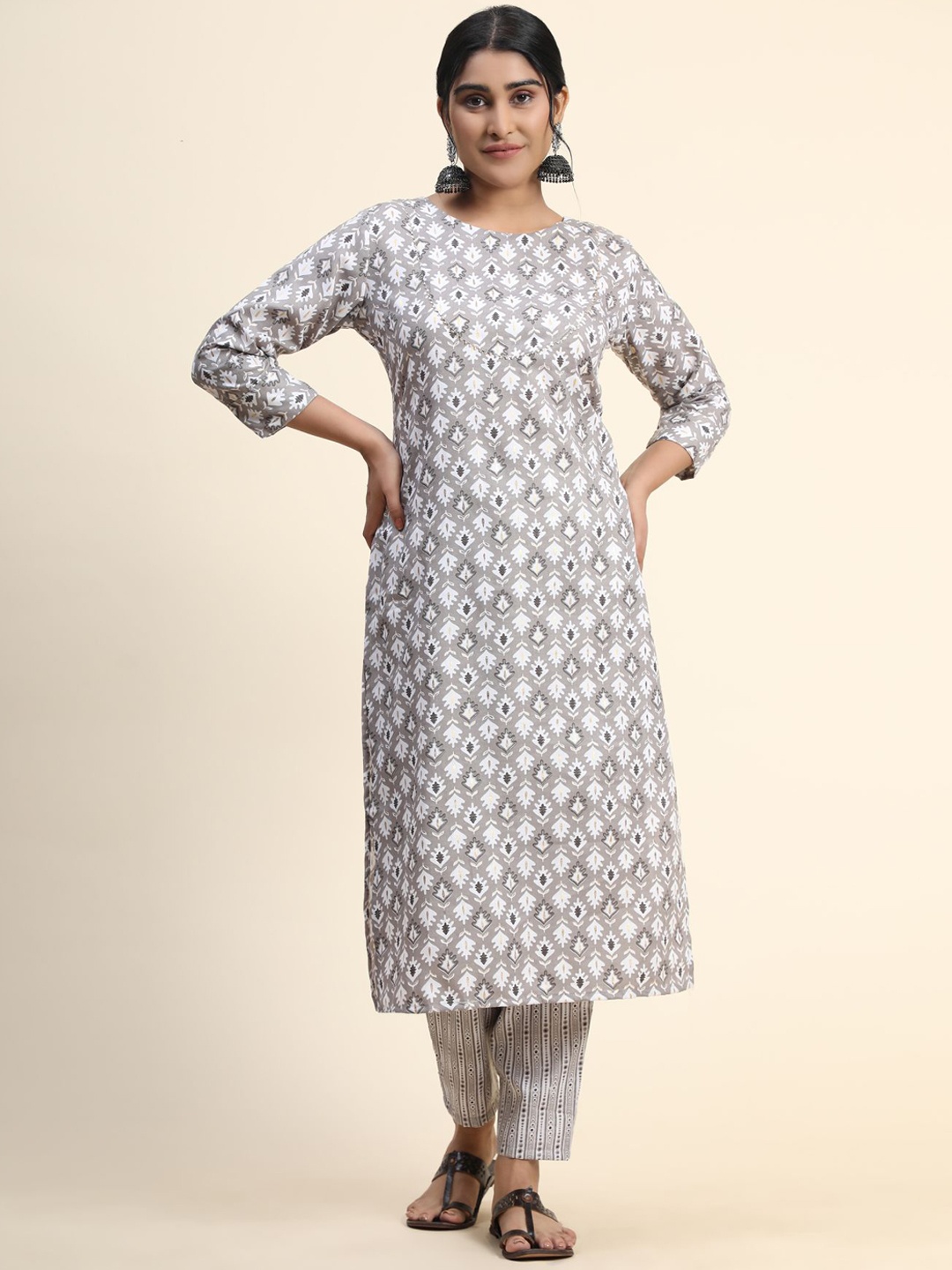 

KALINI Women Printed Kurta with Trousers, Grey
