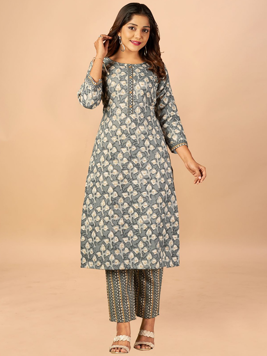 

KALINI Women Floral Printed Round Neck Kurta with Trousers, Grey