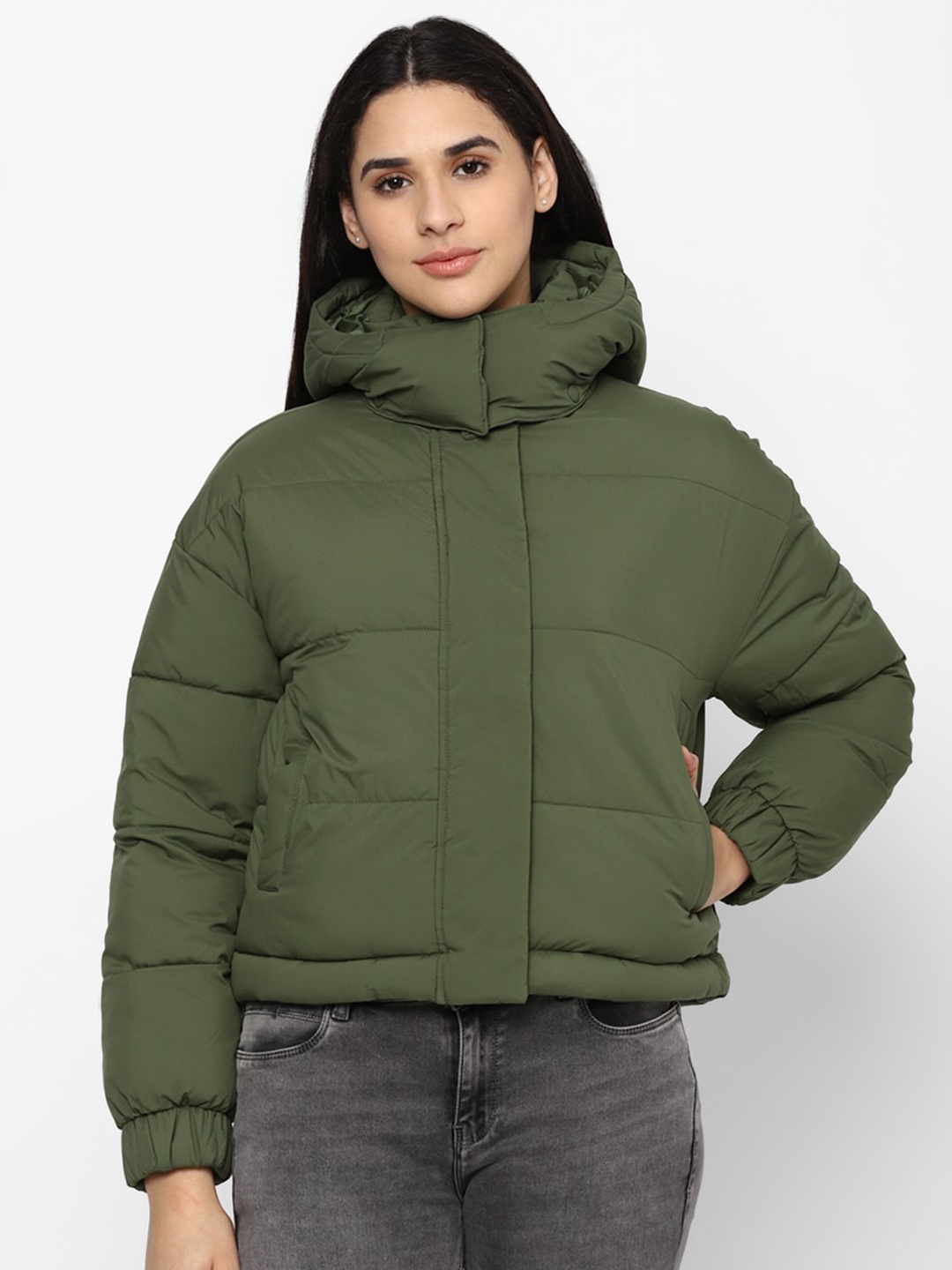 

AMERICAN EAGLE OUTFITTERS Women Solid Hooded Crop Puffer Jacket, Olive