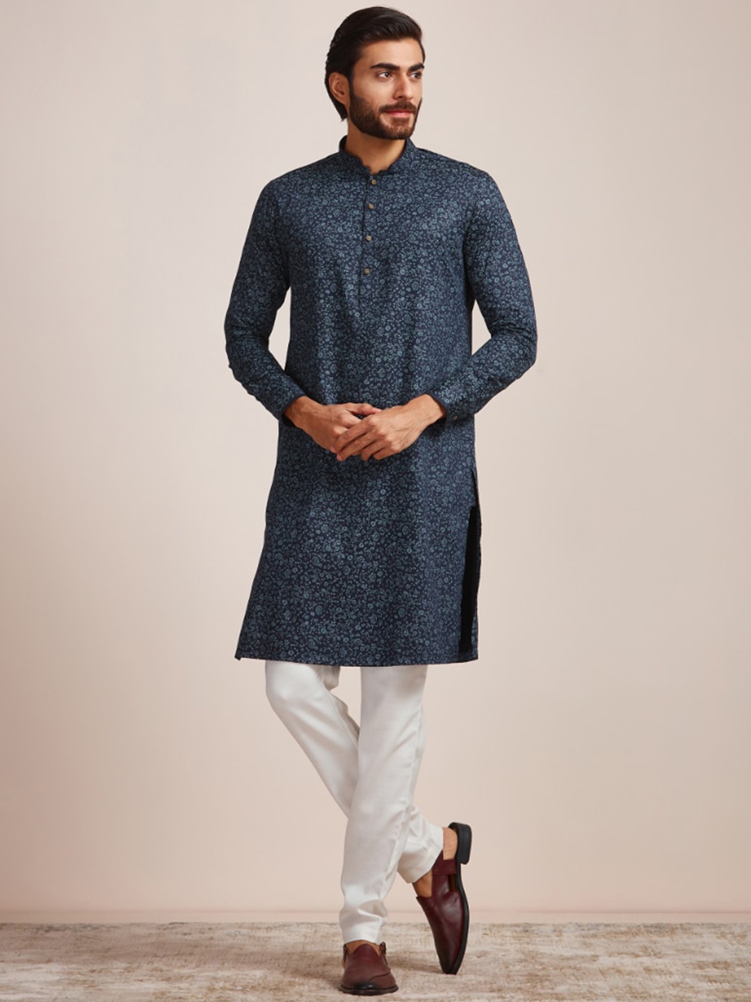 

Manyavar Men Floral Printed Floral Cotton Kurta, Navy blue