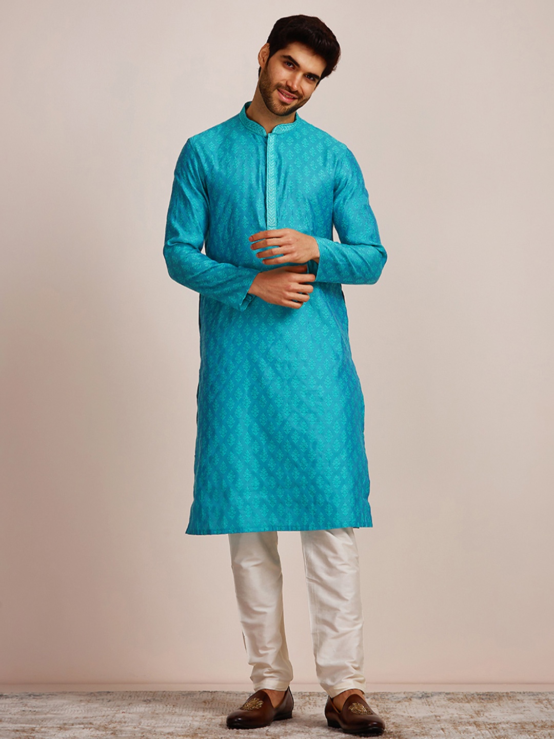 

Manyavar Men Ethnic Motifs Printed Kurta With Churidar, Green