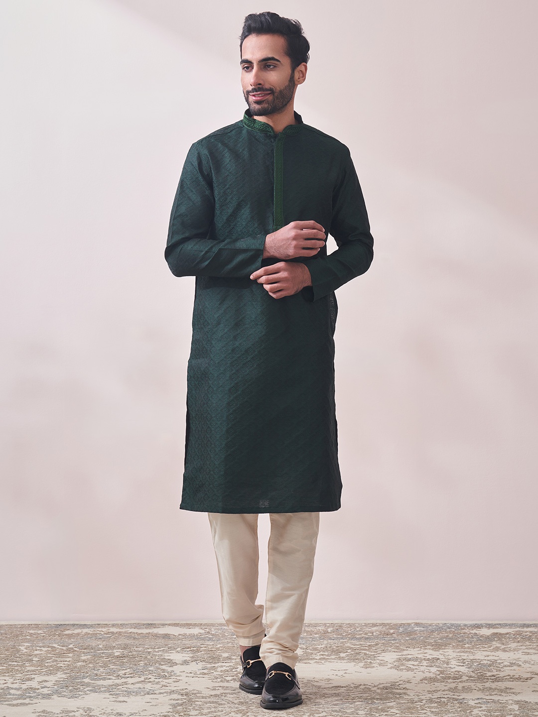 

Manyavar Men Floral Kurta with Churidar, Green