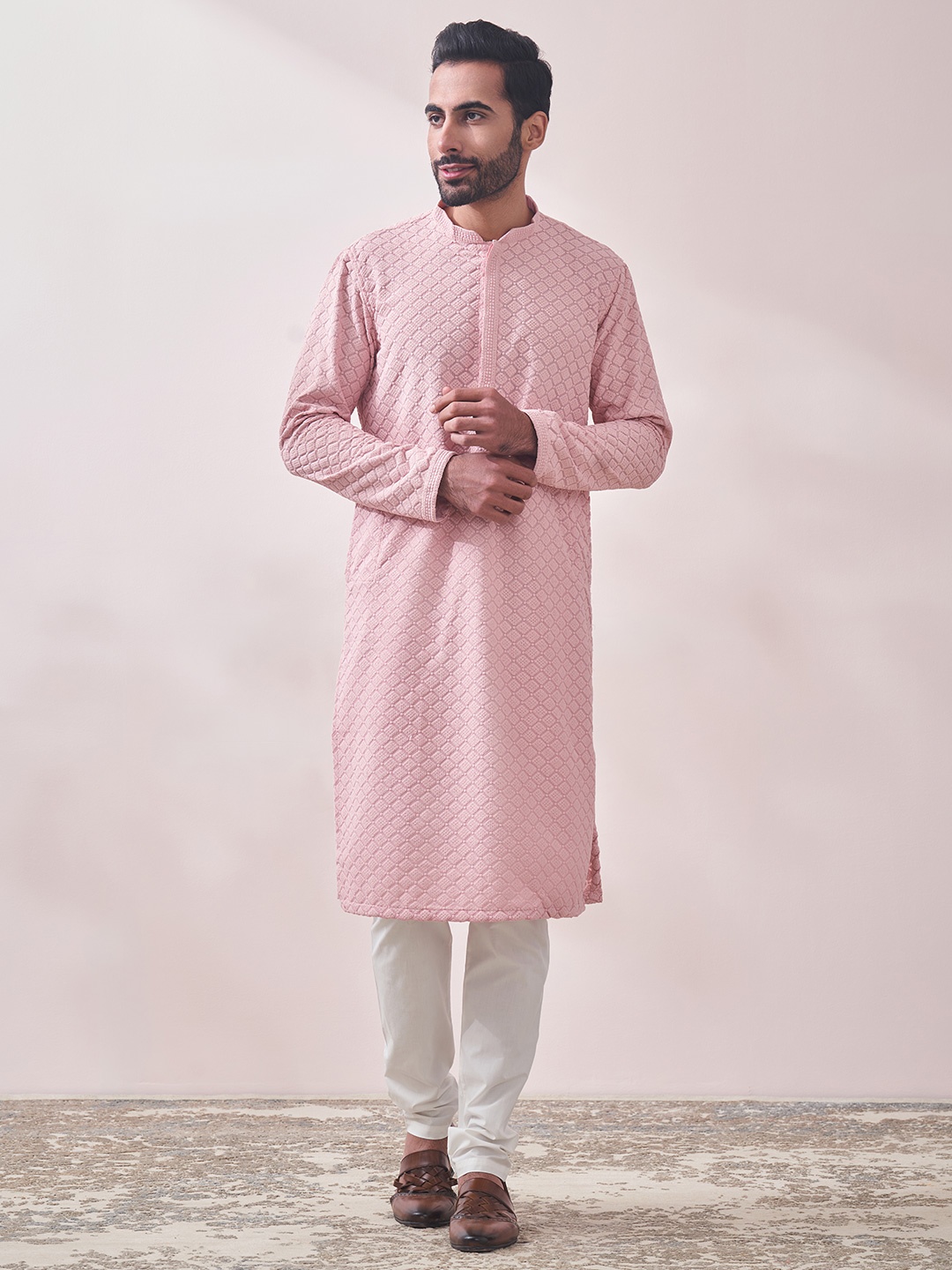 

Manyavar Men Embroidered Kurta Set, Pink