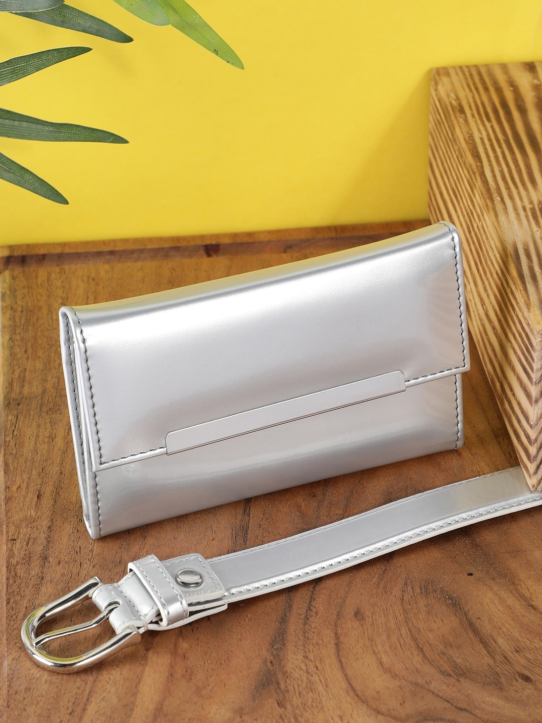 

Alvaro Castagnino Women Wallet & Belt Accessory Gift Set, Silver