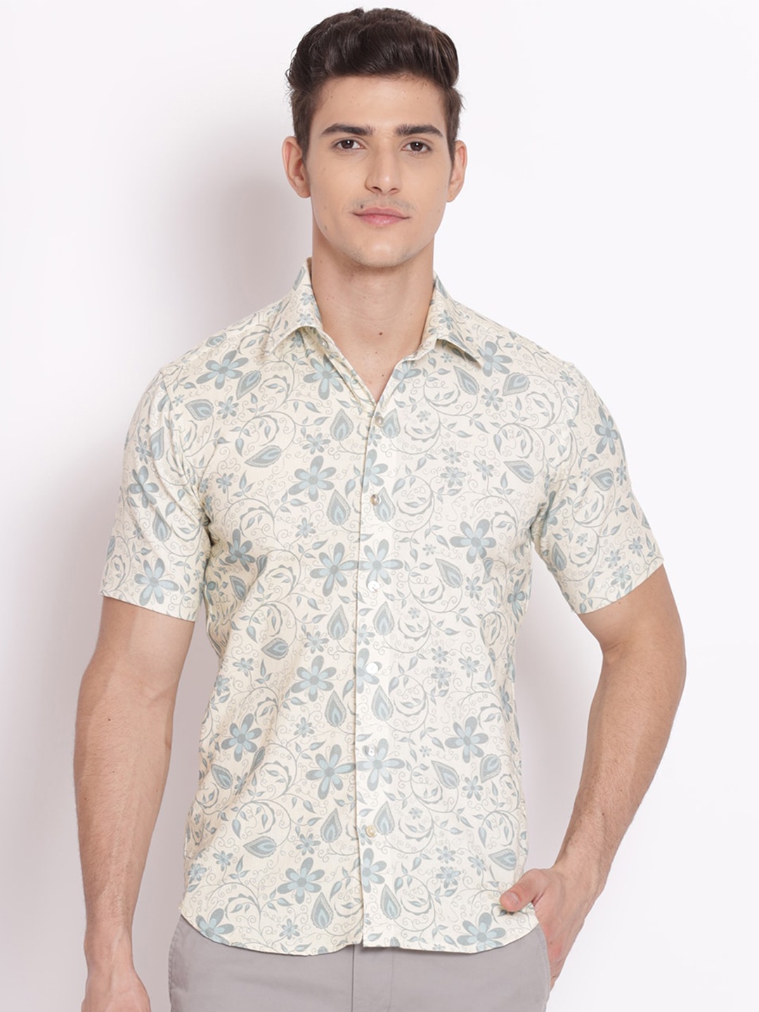 

Shurtz N Skurtz Men Straight Floral Printed Cotton Casual Shirt, Cream