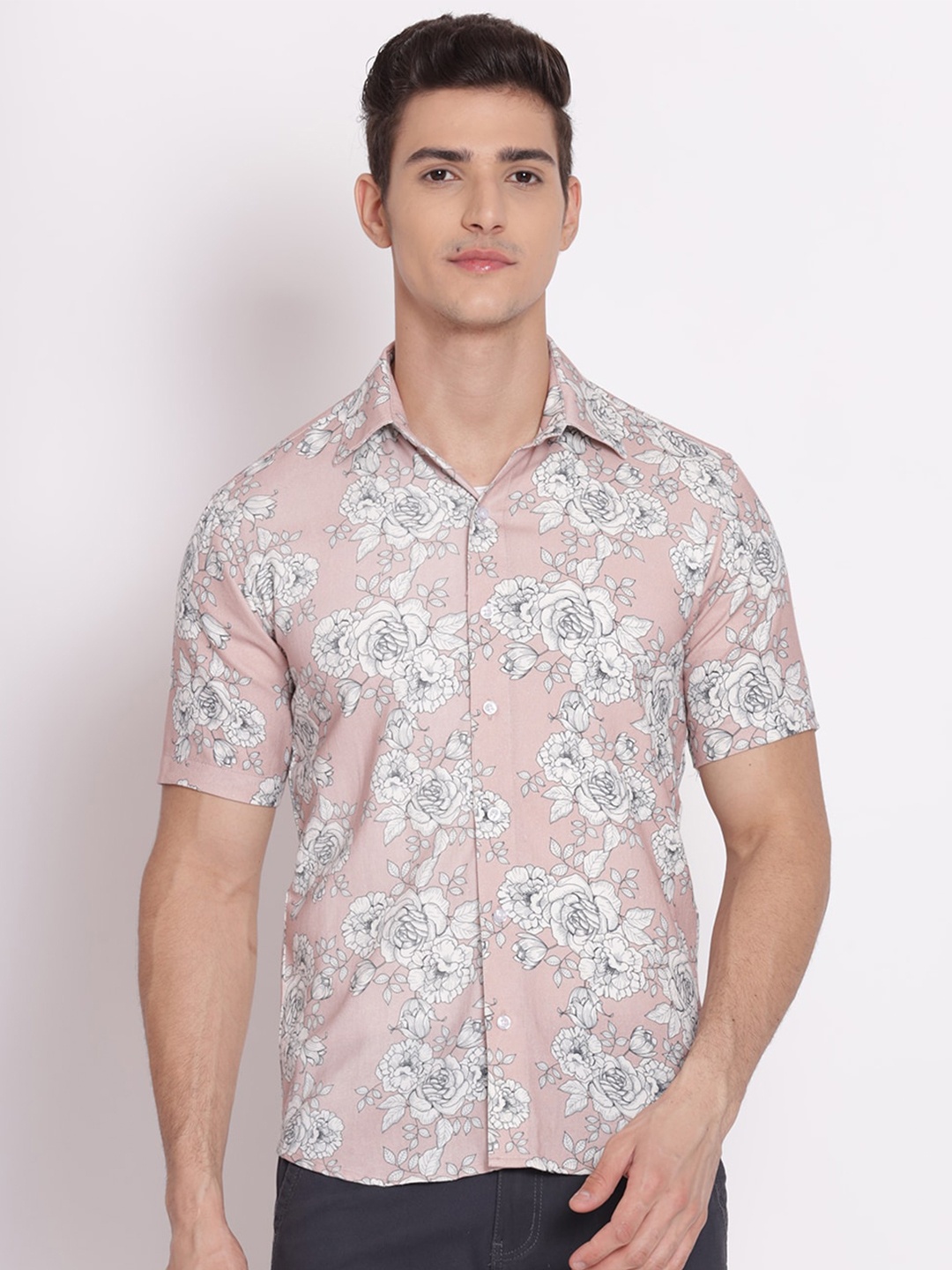 

Shurtz N Skurtz Men Straight Floral Printed Cotton Casual Shirt, Peach