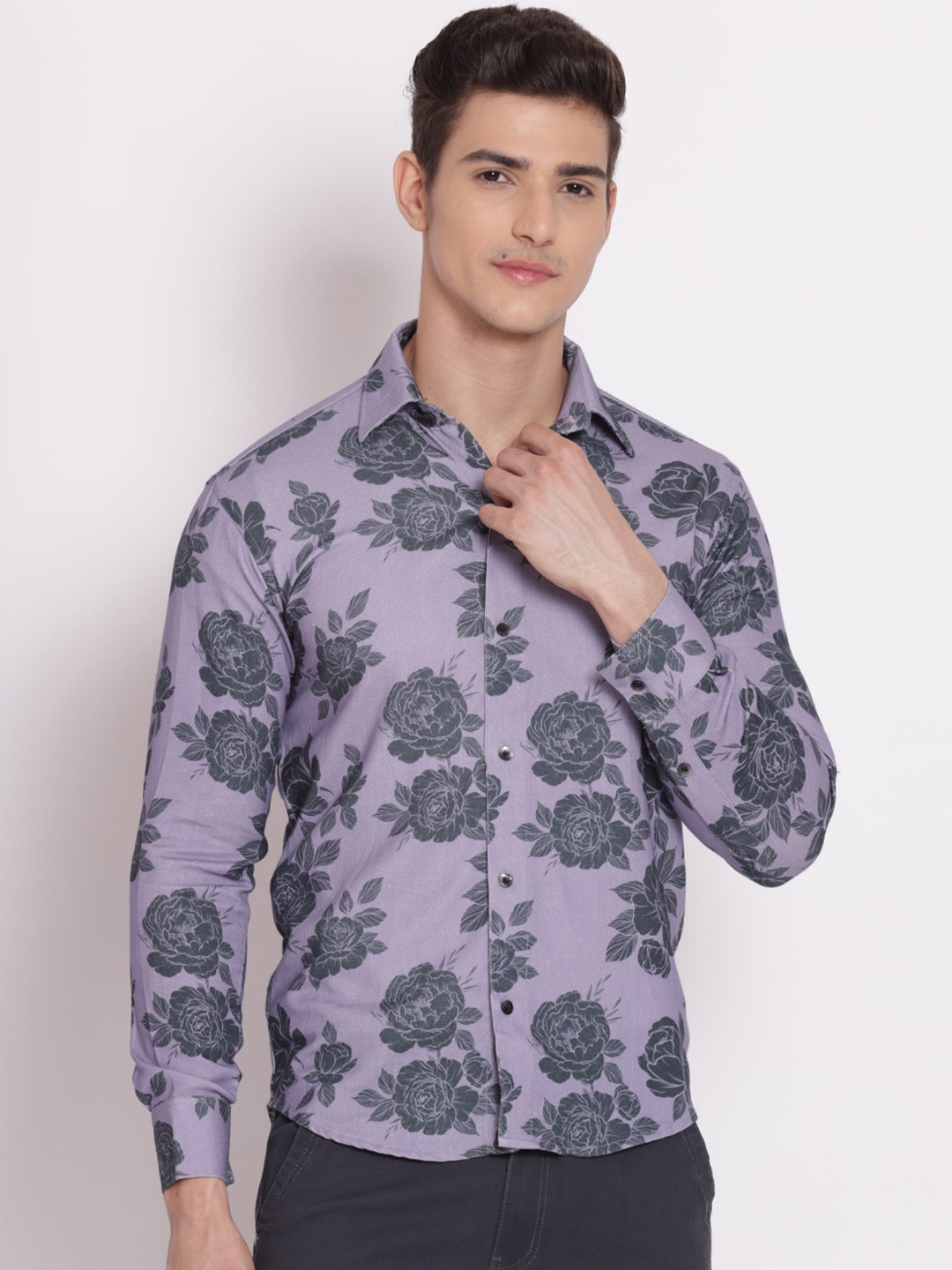 

Shurtz N Skurtz Men Straight Floral Printed Casual Cotton Shirt, Purple