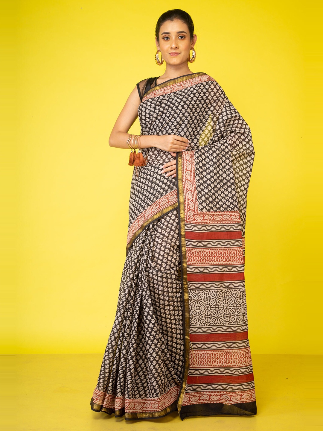 

Unnati Silks Floral Printed Zari Pure Cotton Bagru Saree, Black