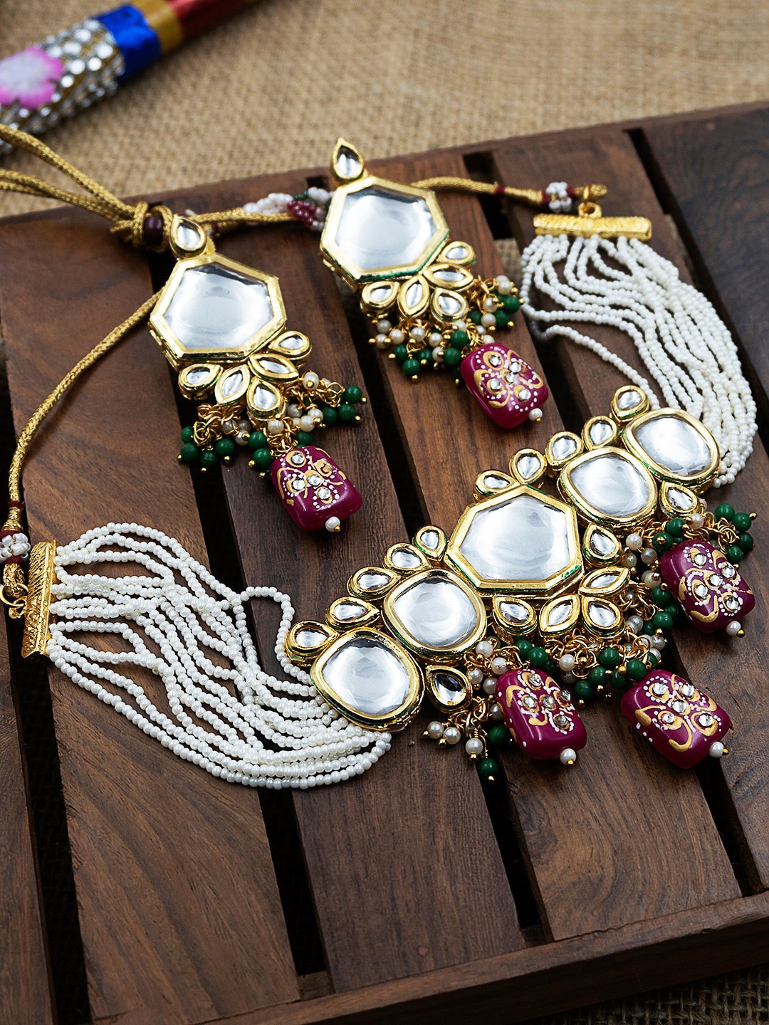 

StileAdda Gold-Plated Kundan Studded & Beaded Vilandi Jewellery Set