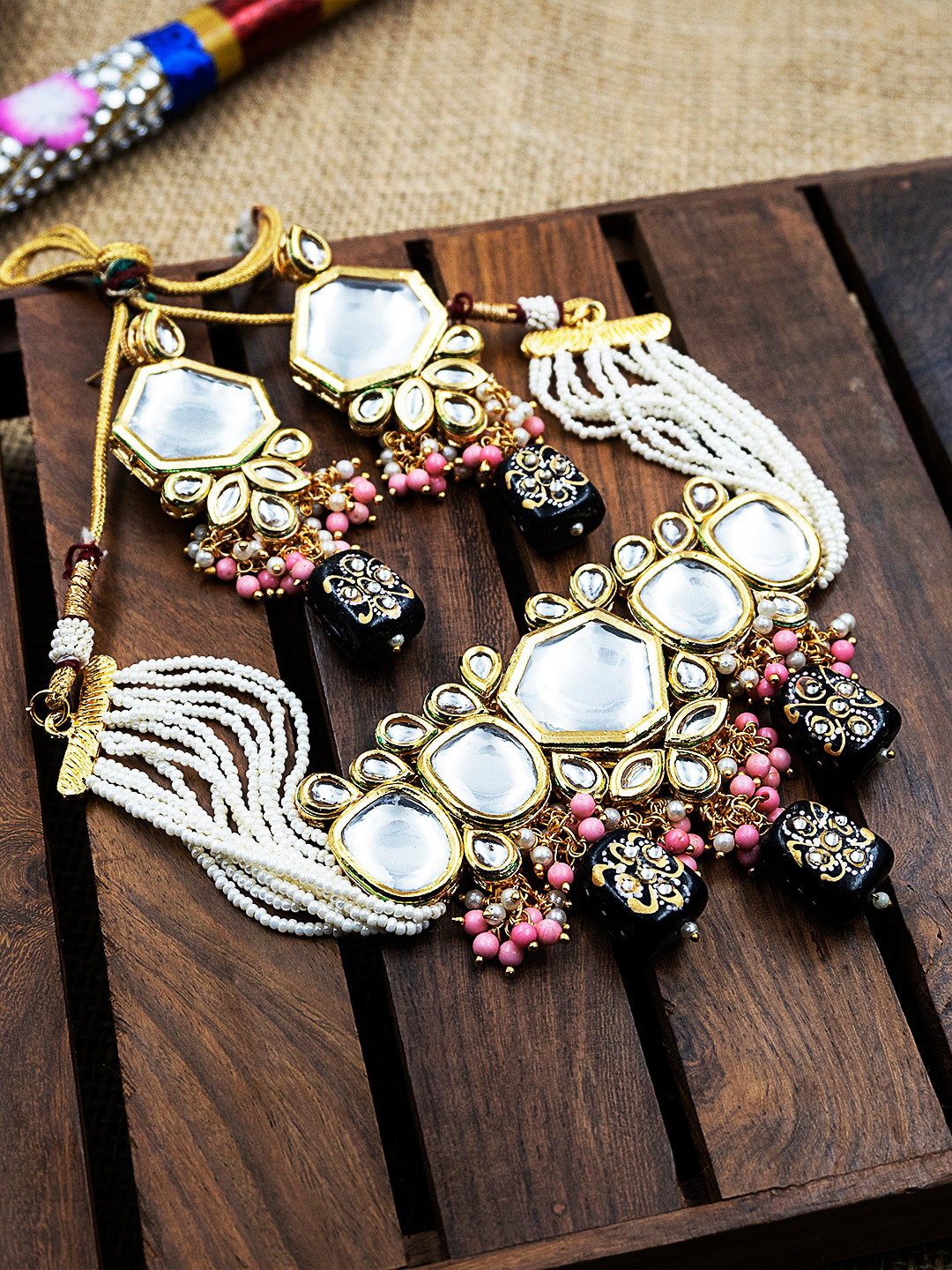 

StileAdda Gold-Plated Kundan-Studded Jewellery Set