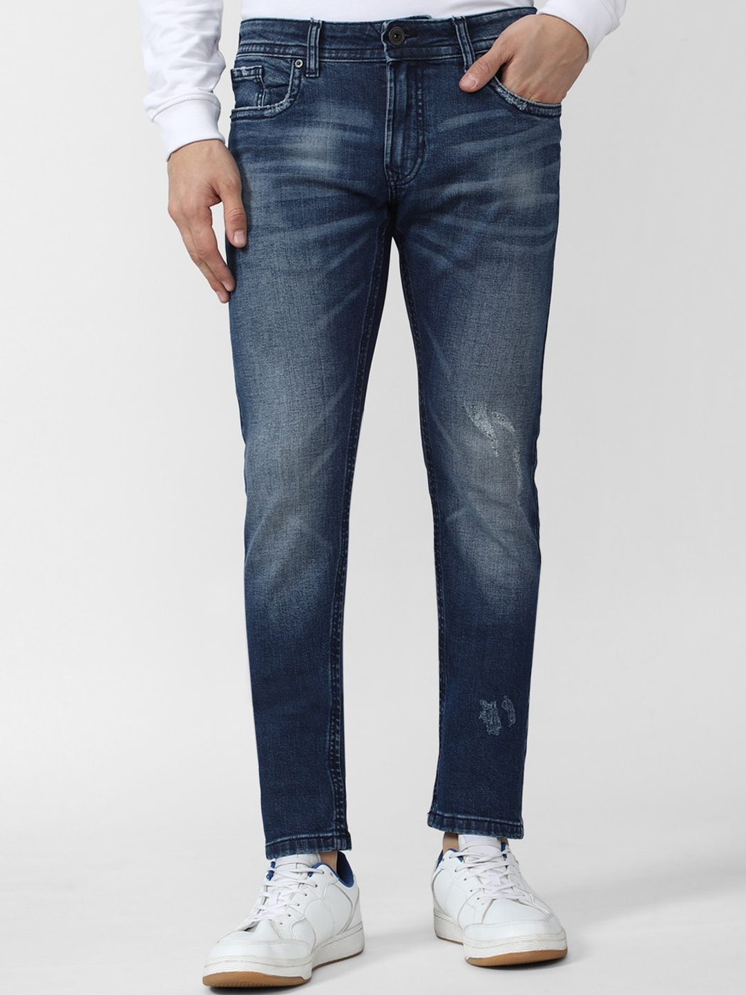 

Peter England Casuals Men Slim Fit Mildly Distressed Heavy Fade Cotton Jeans, Navy blue