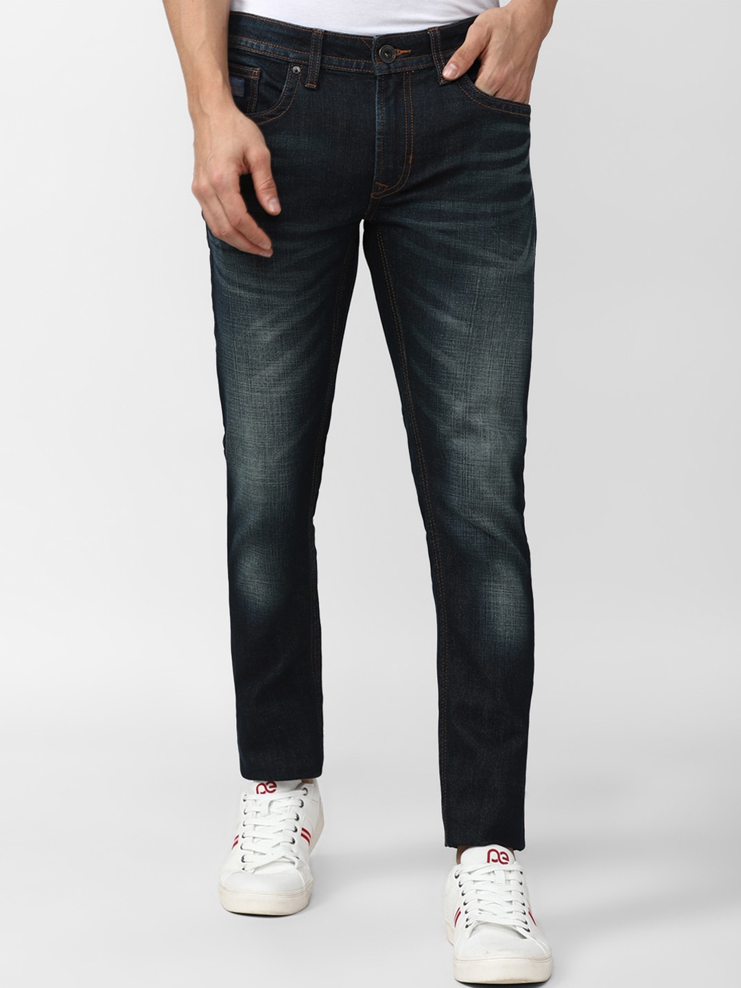 

Peter England Casuals Men Skinny Fit Low Distress Heavy Fade Jeans, Navy blue