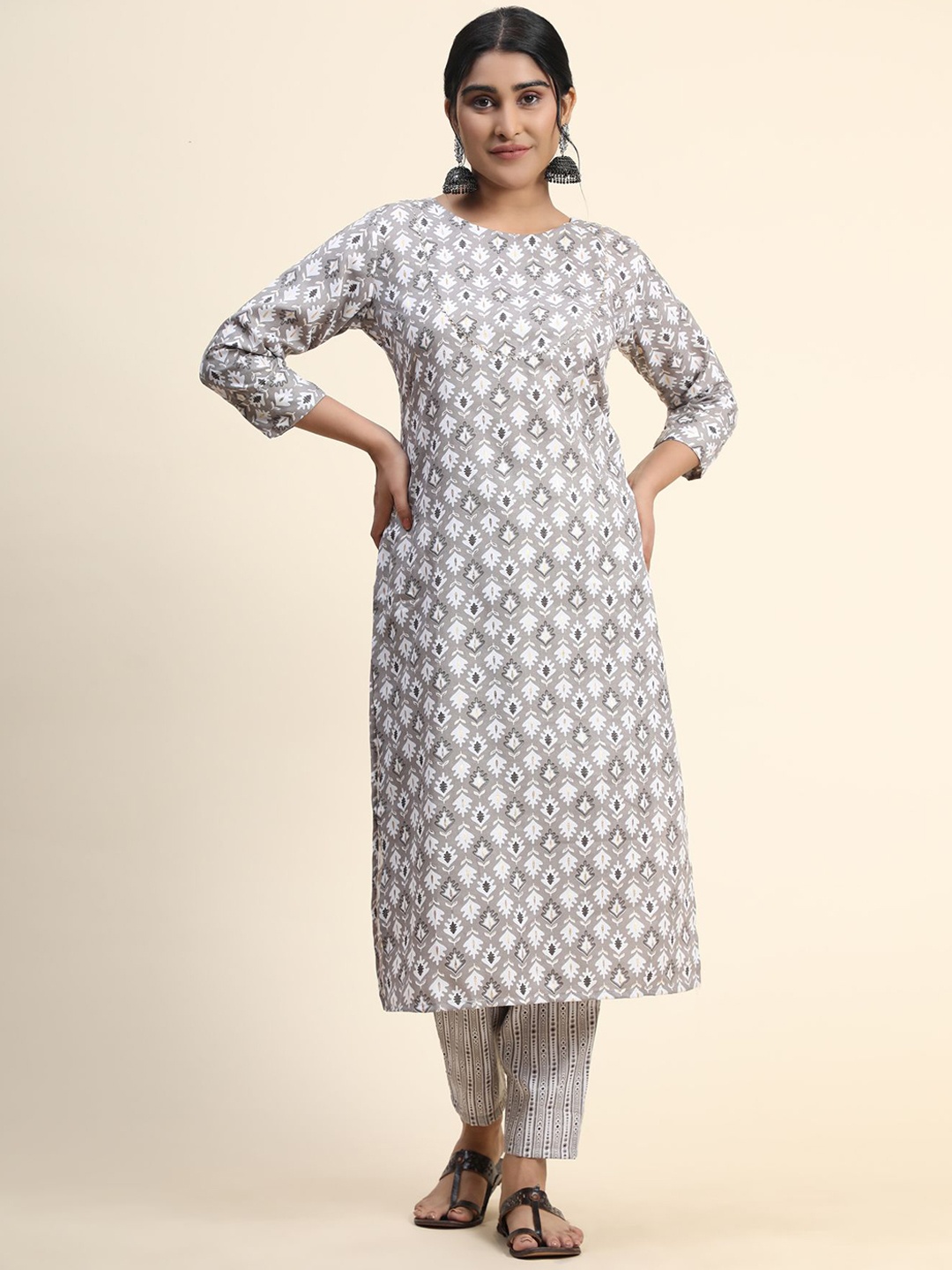 

KALINI Women Ethnic Motifs Printed Kurta with Trousers, Grey