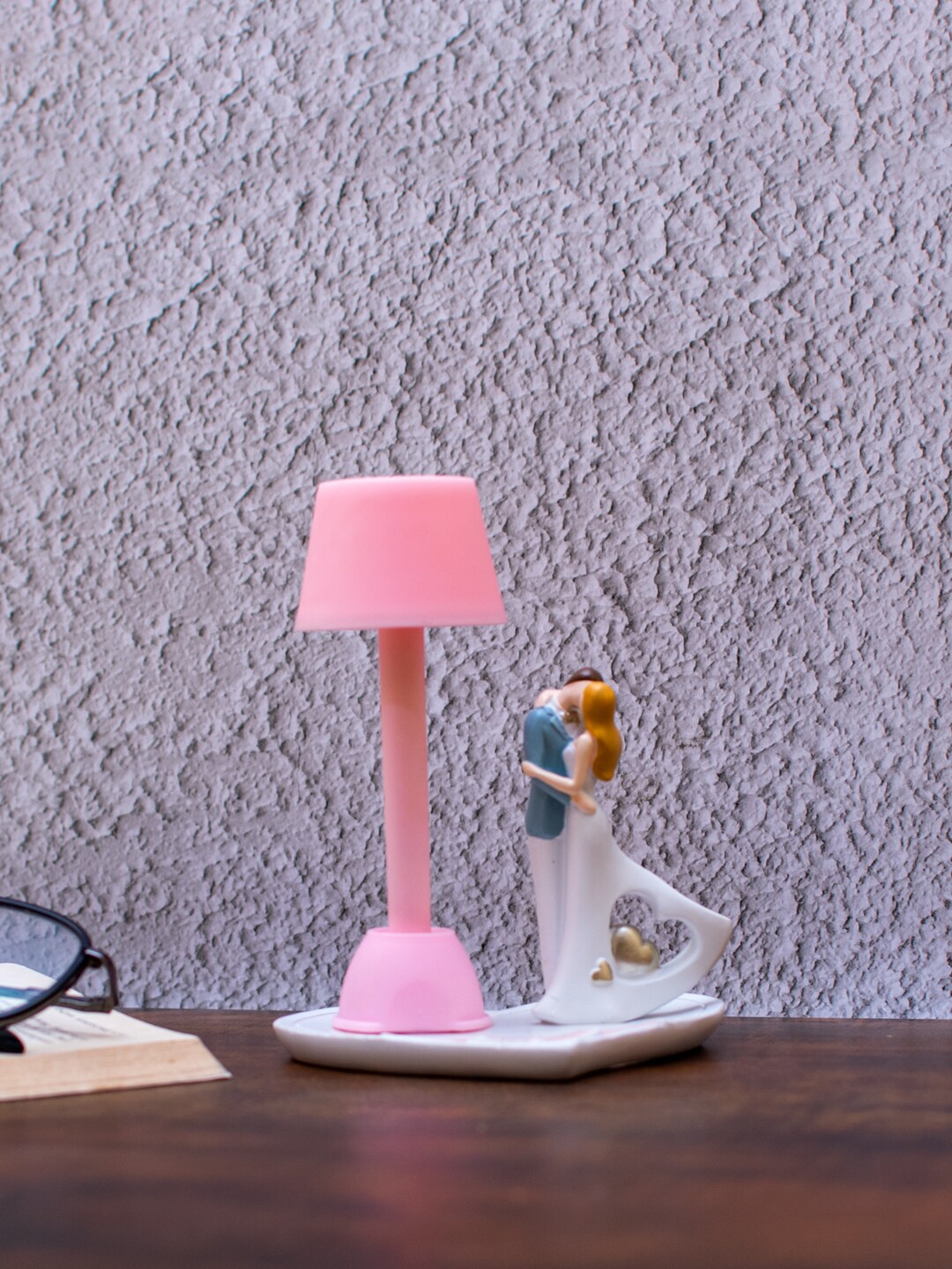 

StatueStudio Standing Couple with Street Light Resin Showpiece, Pink