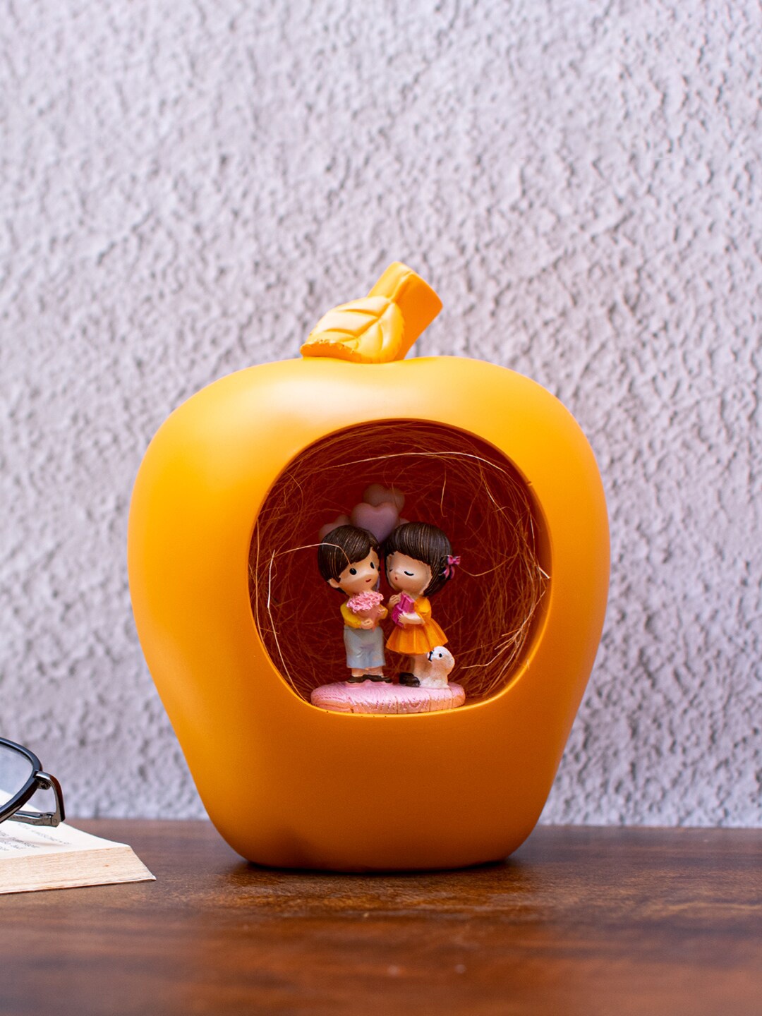 

StatueStudio Cute Couple in Apple Showpiece Light Valentine Gift, Yellow